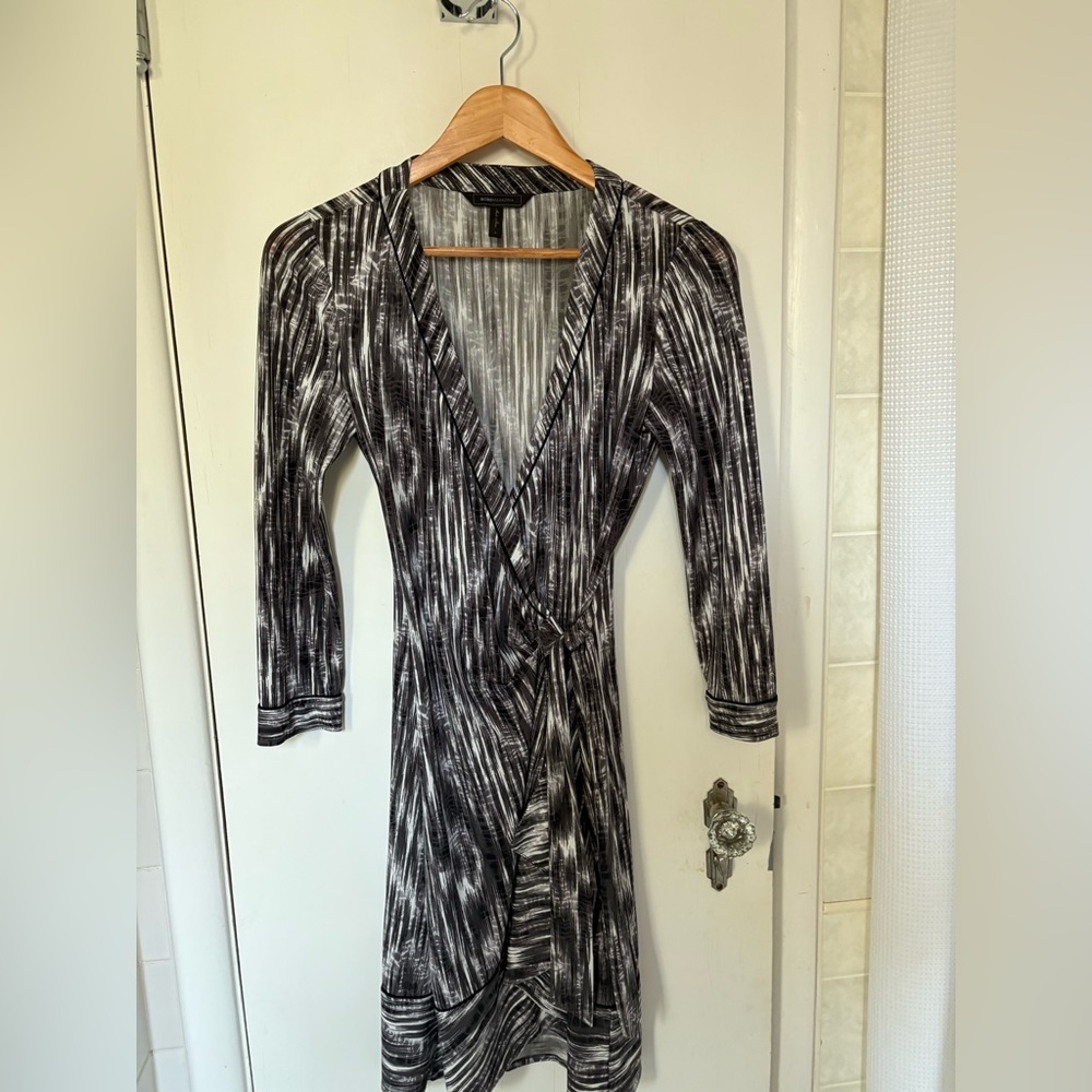 Wrap dress long sleeve in a very soft jersey like fabric.